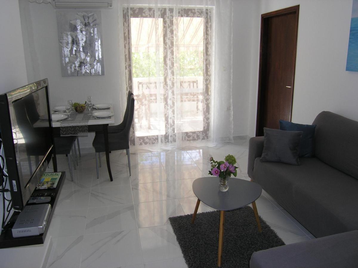 Apartments Mari With Terrace บัชกา ภายนอก รูปภาพ